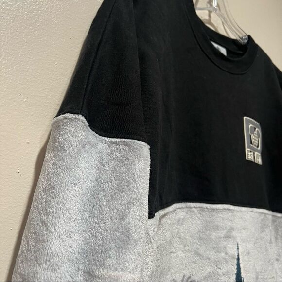 2023 Disney World Castle Spirit Jersey Sherpa Oversized Fleece Black White Sz S - Picture 8 of 9